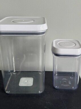 Set of 2 OXO Pop Container 4qt and 0.9qt